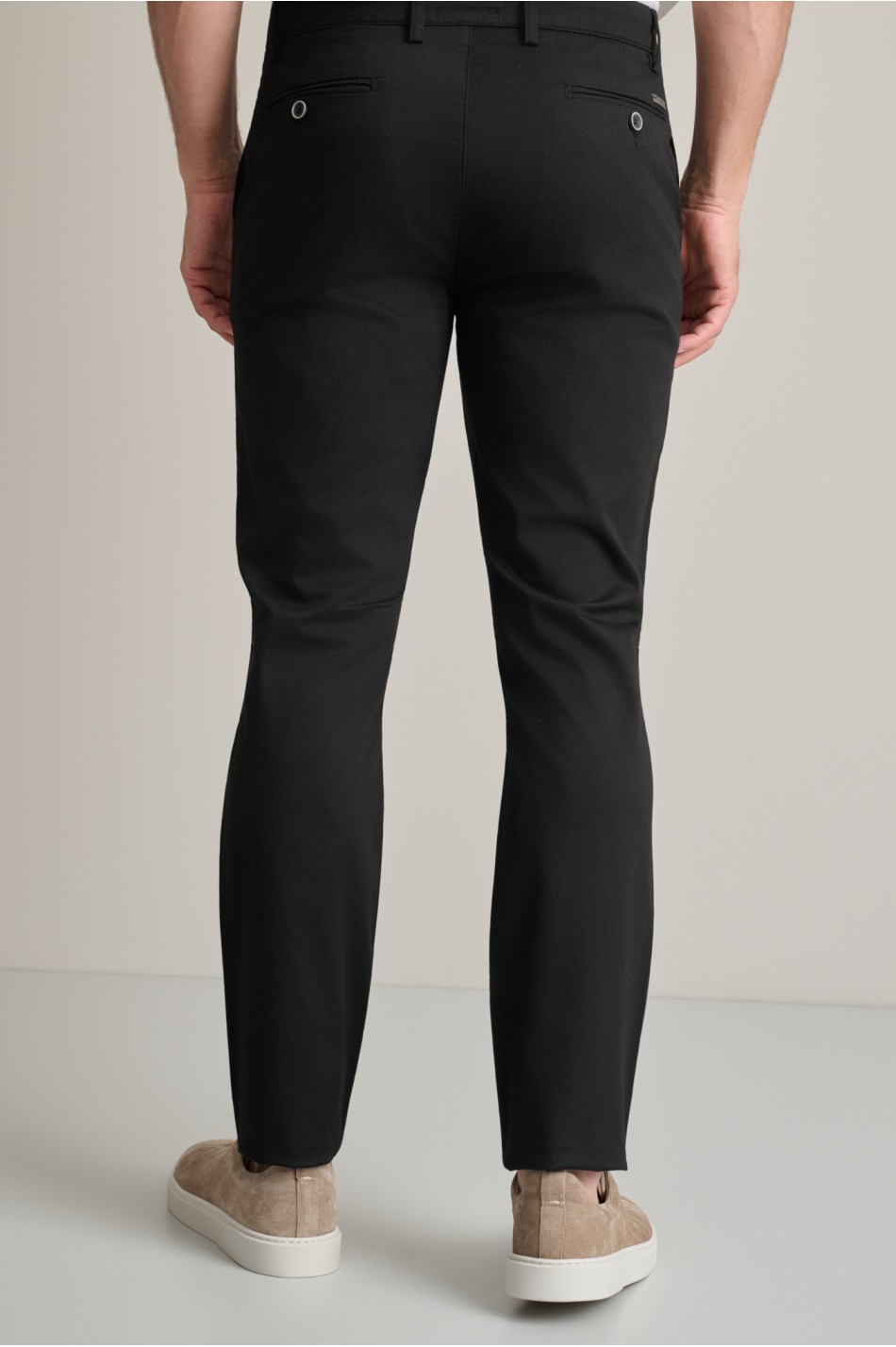 Colour-safe chinos trousers