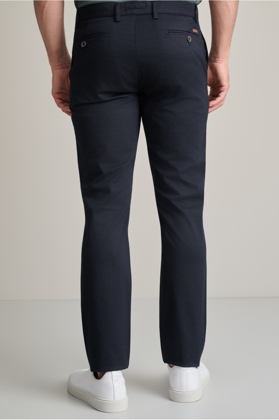 Colour-safe chinos trousers