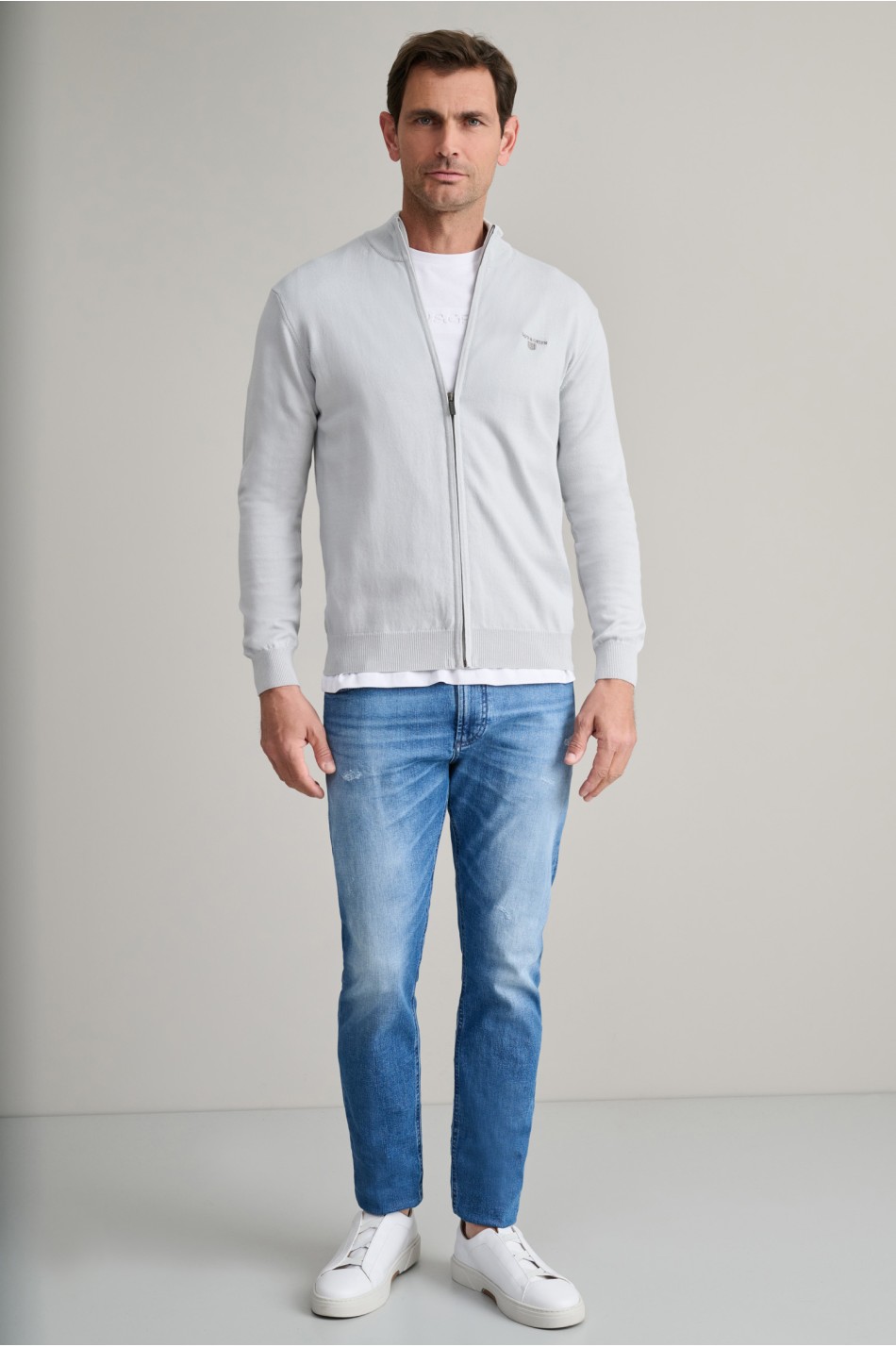 Low rise denim jeans
