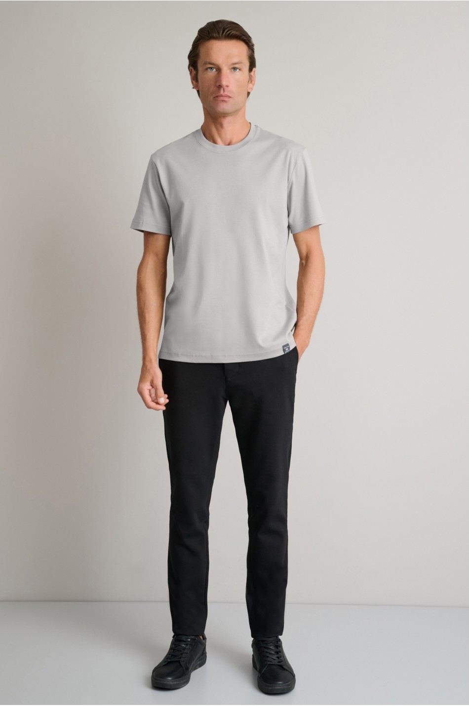 Interlock βαμβακερό t-shirt με λαιμόκοψη