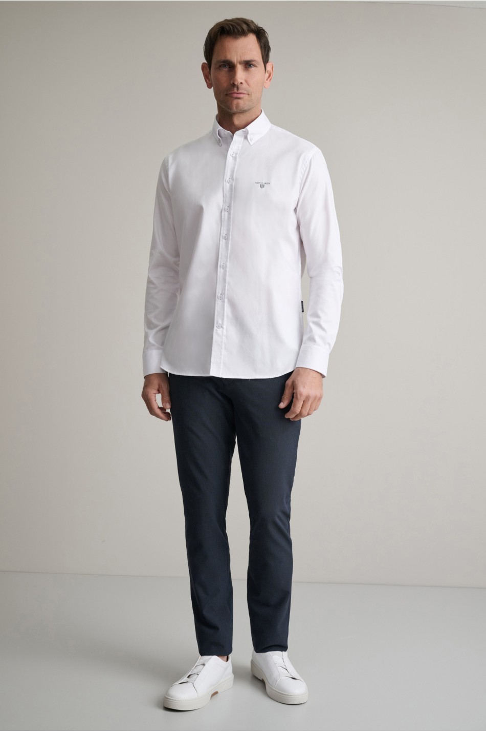 Wrinkle-free button-down pinpoint shirt