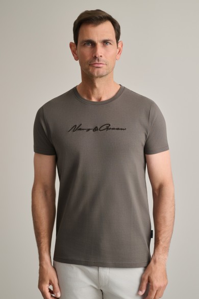 Βαμβακερό t-shirt με λαιμόκοψη & καλλιγραφικό κέντημα