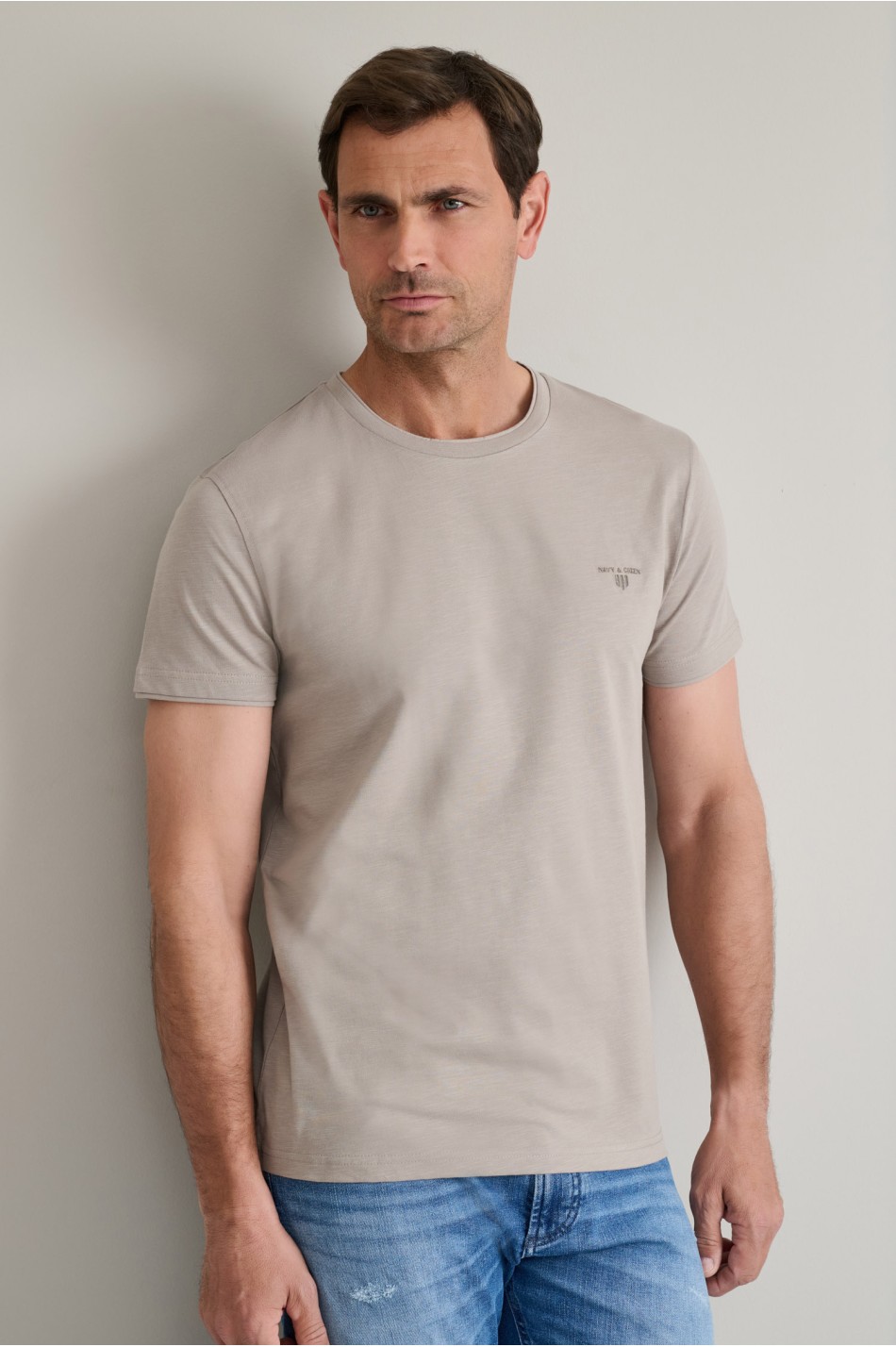 Βαμβακερό t-shirt με λαιμόκοψη & λεπτομέρειες υφάσματος