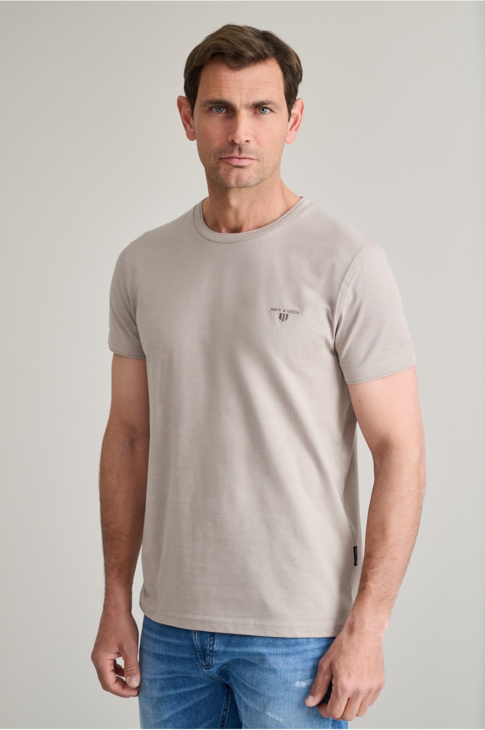 Βαμβακερό t-shirt με λαιμόκοψη & λεπτομέρειες υφάσματος