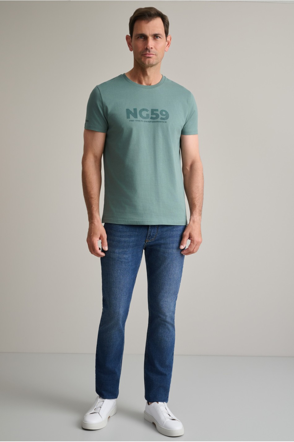 Βαμβακερό t-shirt με λαιμόκοψη & λεπτομέρειες