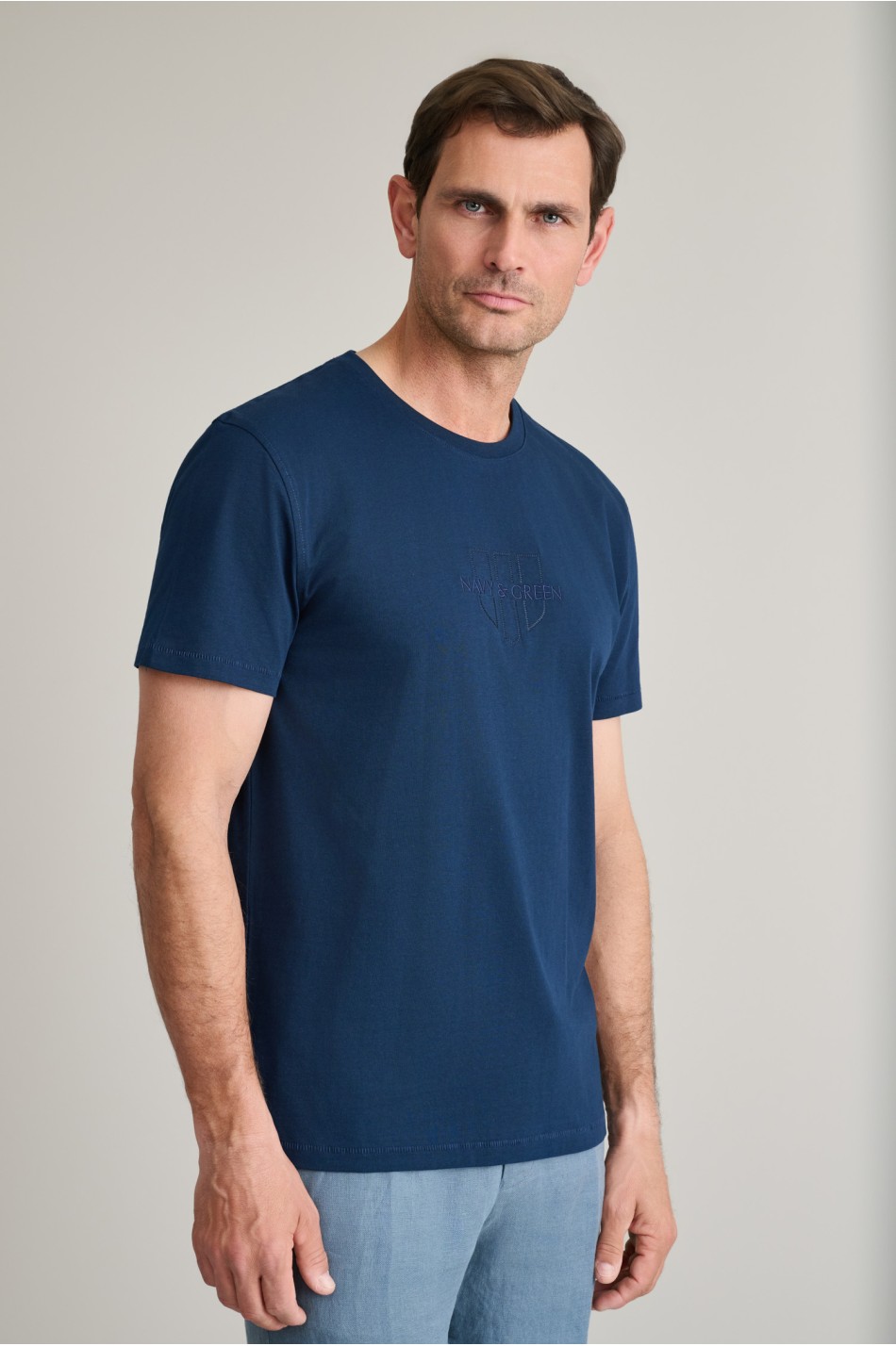 Βαμβακερό t-shirt με λαιμόκοψη & κέντημα